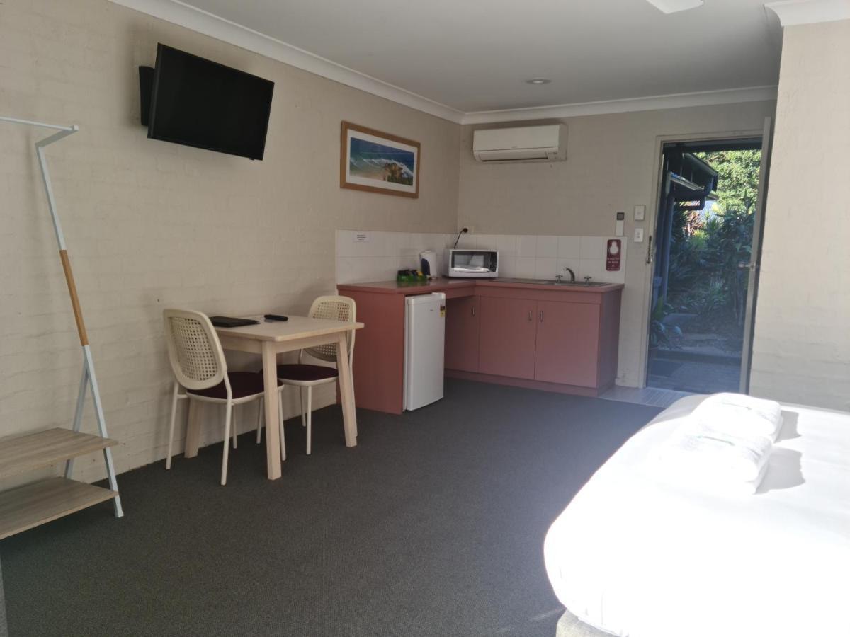 خليج بيرون The Park Hotel Motel, Suffolk Park المظهر الخارجي الصورة